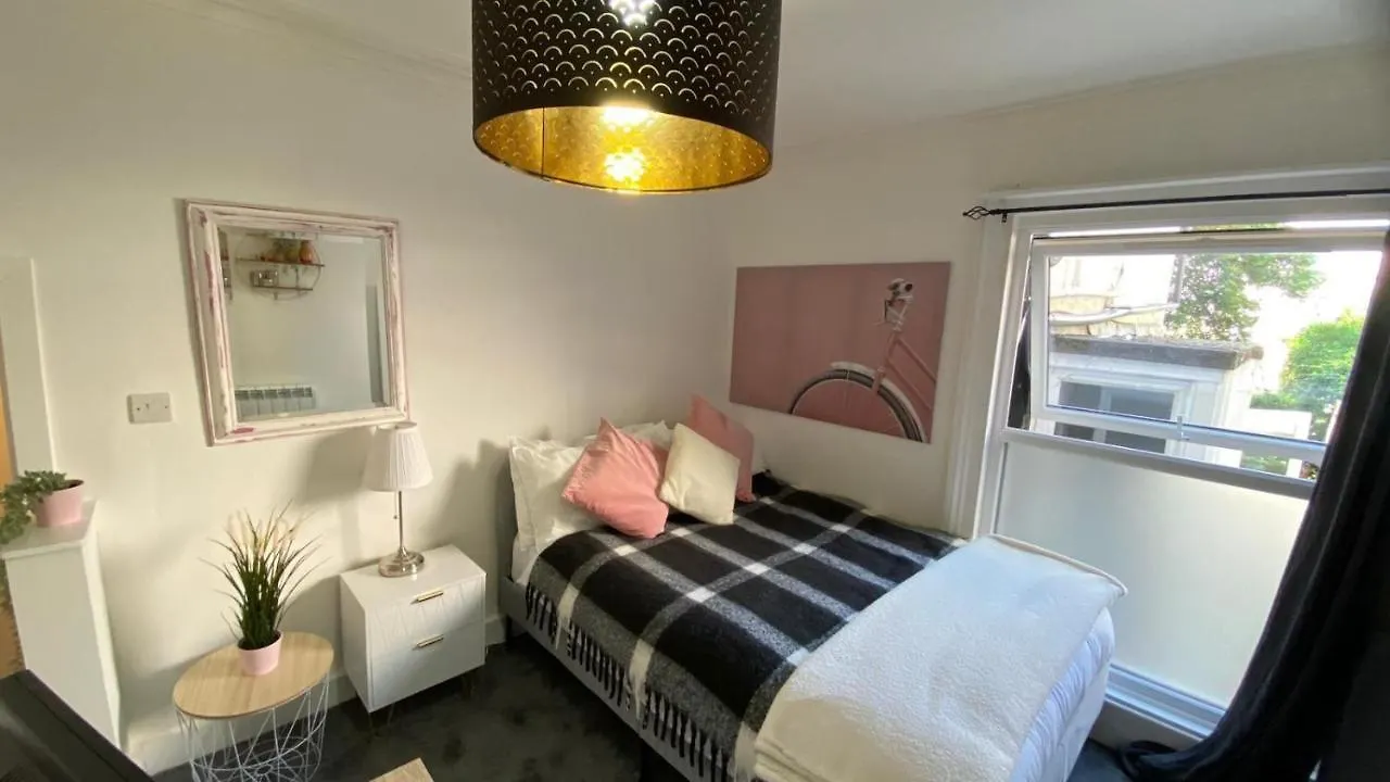 2Dbl Bed Flat Brighton/Hove Apartment 0*, Brighton